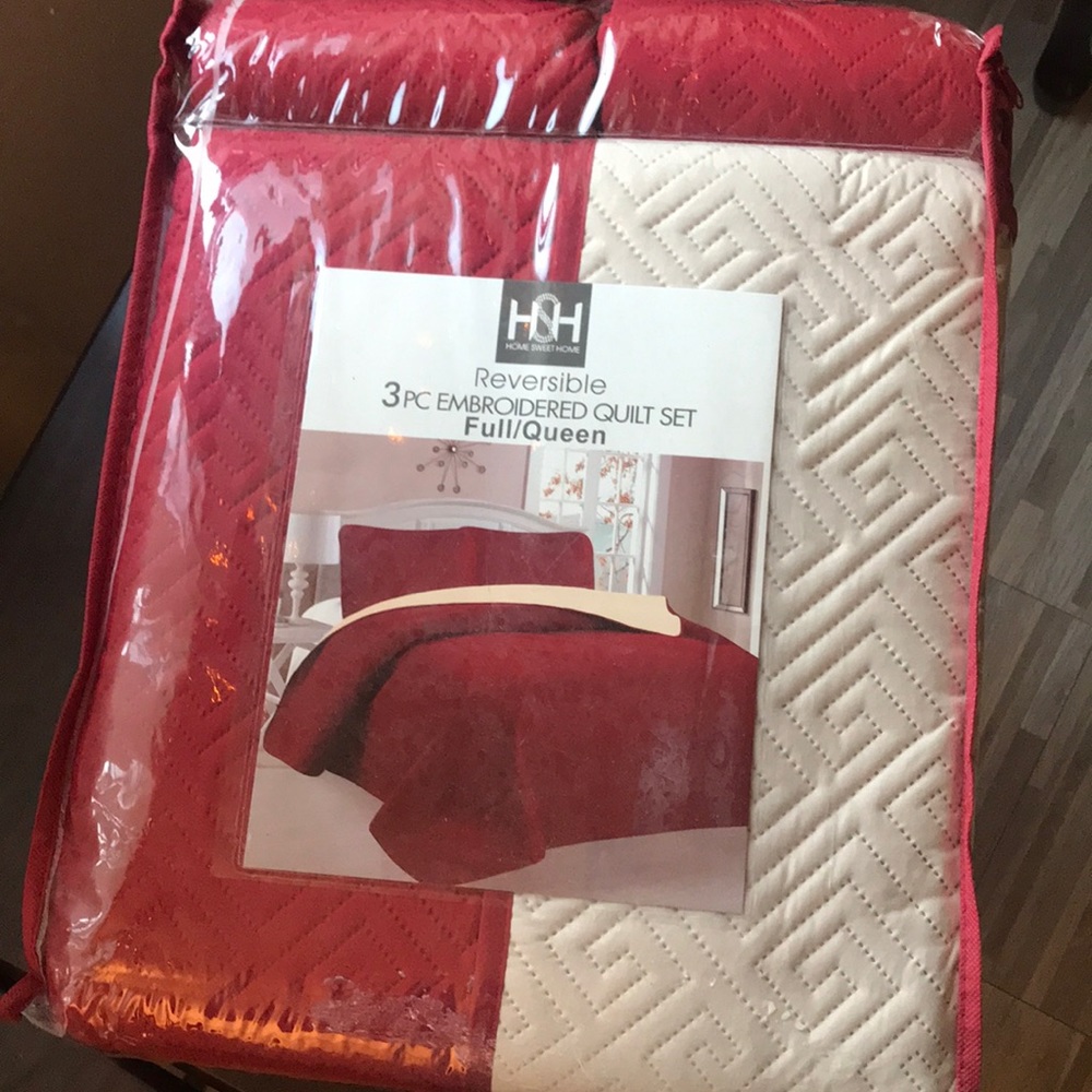 3pc Embroidered Quilt Set